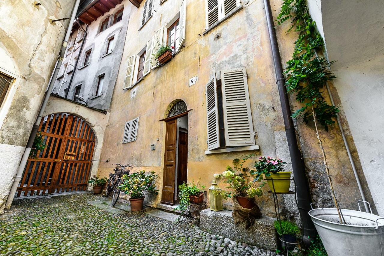 Al Vicolo Del Gallo Varallo Exterior foto