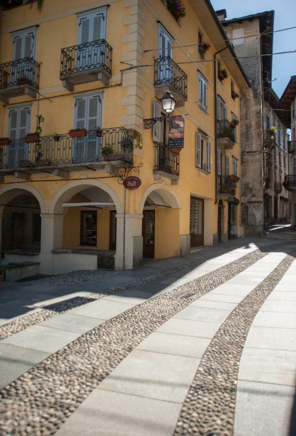 Al Vicolo Del Gallo Varallo Exterior foto